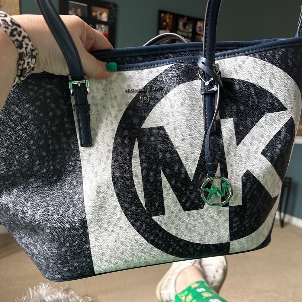 Michael kors tote. Never used still has tags